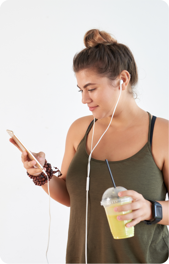 Woman reviewing her health quiz on a smartphone while holding a smoothie.